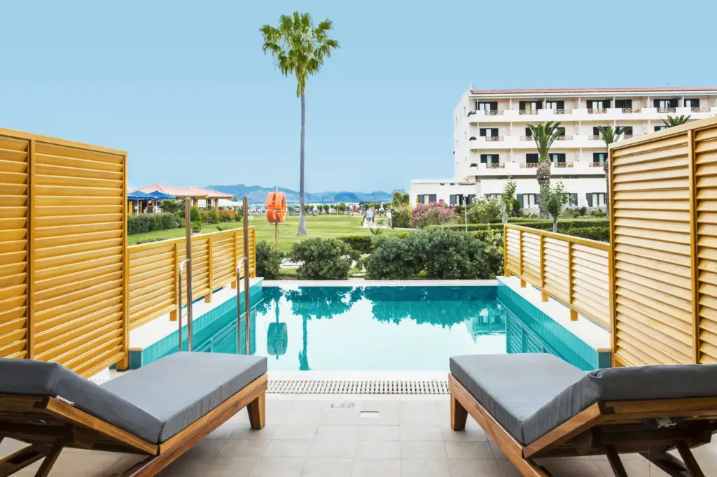 Mitsis ramira beach swim up kamer terras uitzicht