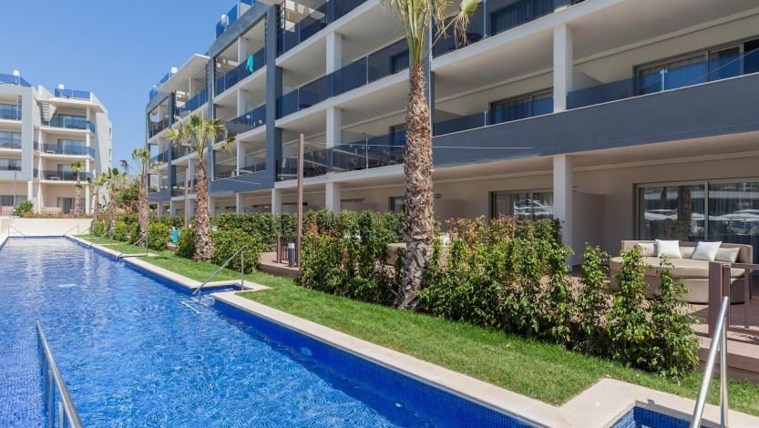 zafiro mallorca swim up room