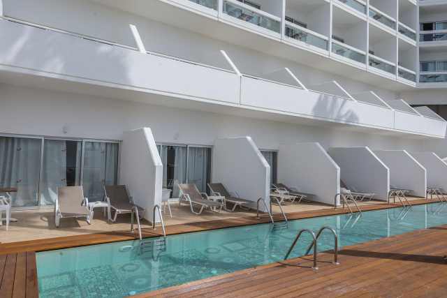Cyprus swim up kamer